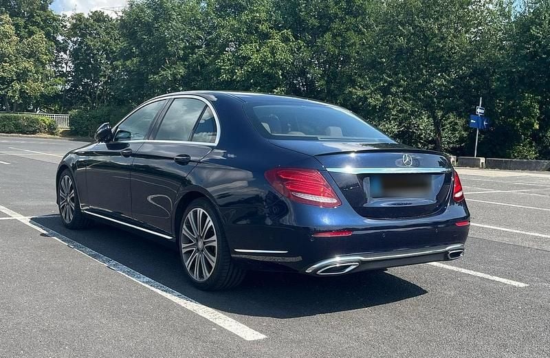 Gebraucht Mercedes E350 Exclusive 258 PS (189 kW) 2016 Blau Limousine
