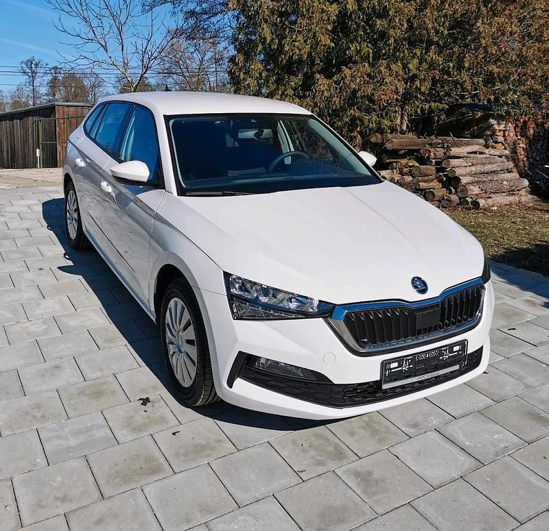 Gebraucht Skoda Scala Cool Plus 110 PS (80 kW) 2022 Weiß Kleinwagen