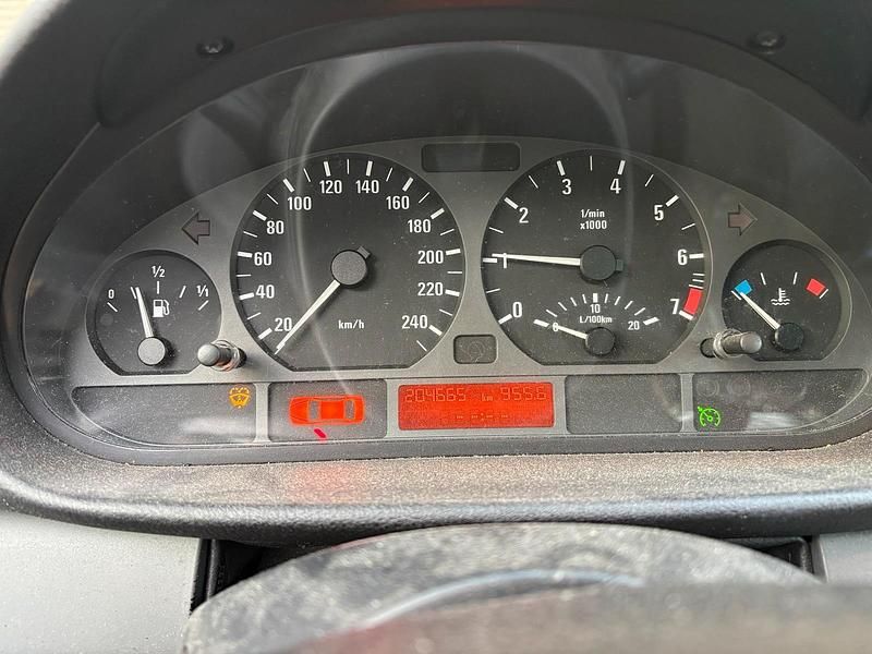 Usado BMW 316 110 HP (80 kW) 2004 Prateado Coupé