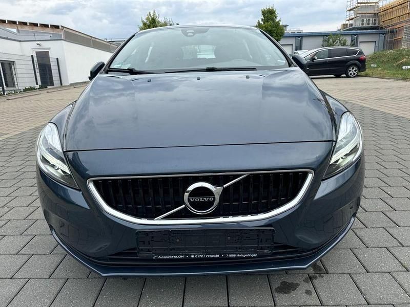 Gebraucht Volvo V40 Momentum 152 PS (111 kW) 2016 Blau Kombi