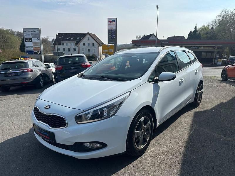Gebraucht Kia Ceed 128 PS (94 kW) 2014 (wd) cassa with Kleinwagen