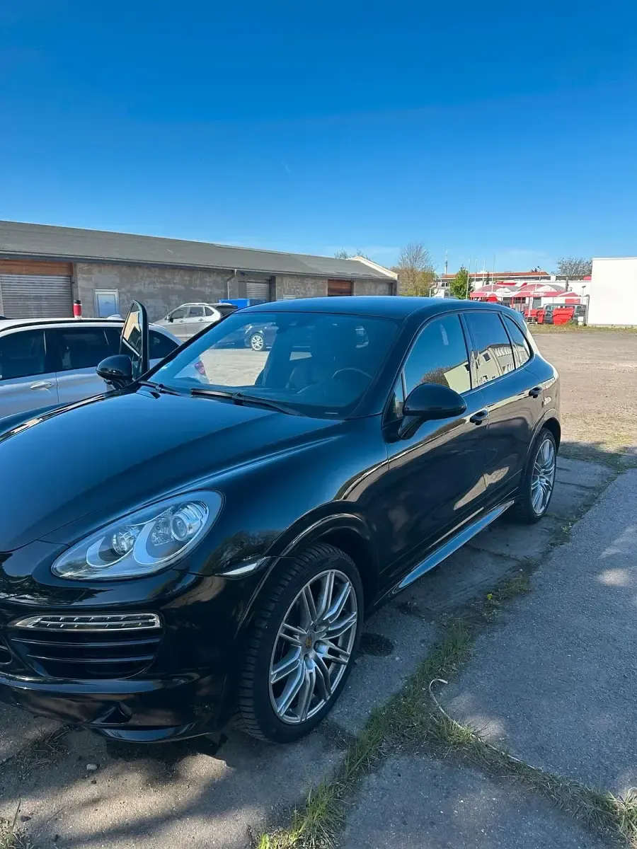 Second-hand Porsche Cayenne 245 CP (180 kW) 2013 Negru SUV