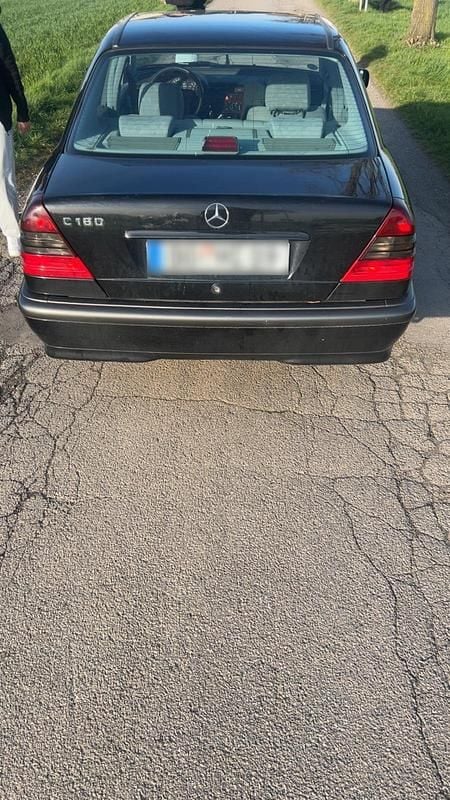Gebraucht Mercedes C180 122 PS (89 kW) 1999 Schwarz Limousine