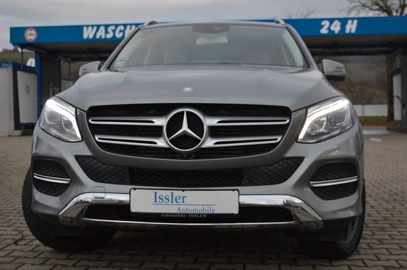 Silber Gebraucht 2015 Mercedes GLE250 SUV | 33.500 € (Fairer Preis) - Bild 1/4