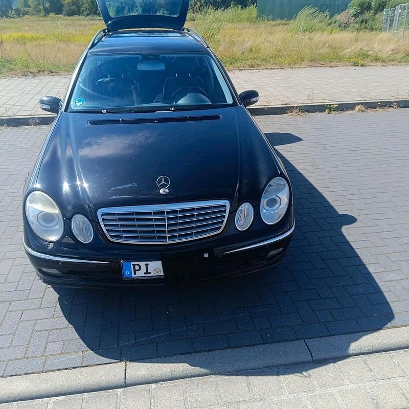 Schwarz Gebraucht 2006 Mercedes E320 Kombi | 3.800 € (Guter Preis) - Bild 1/4