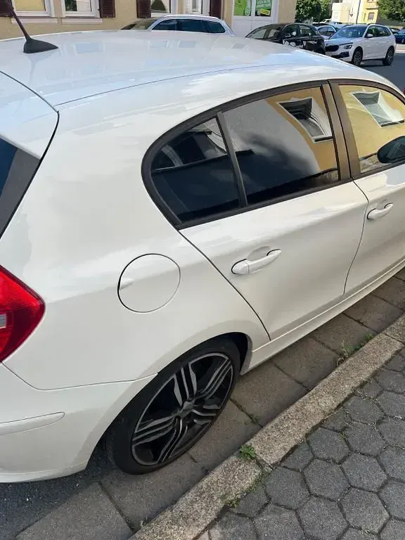 Gebraucht BMW 118 143 PS (105 kW) 2011 Weiß Kleinwagen