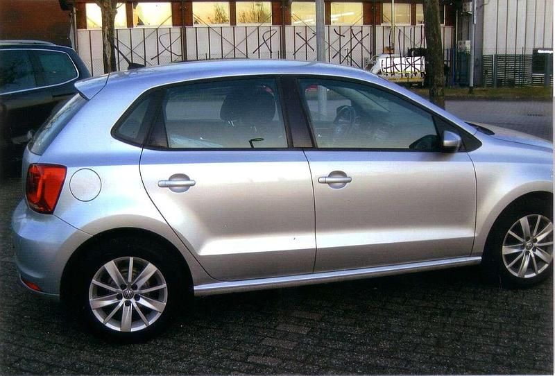 Gebraucht VW Polo Comfortline 60 PS (44 kW) 2017 Silber Limousine