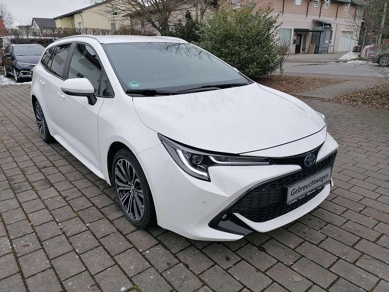Gebraucht Toyota Corolla Club 98 PS (72 kW) 2019 Super white 2 Kombi
