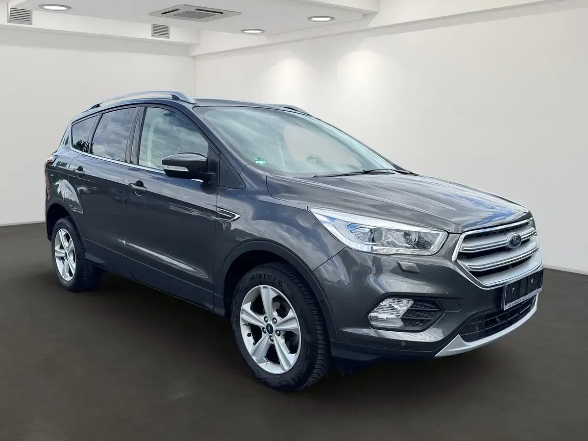 Gebraucht Ford Kuga Titanium 150 PS (110 kW) 2019 Grau metallic SUV