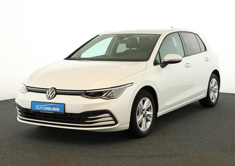 Gebraucht VW Golf Life 150 PS (110 kW) 2023 Oryxweiß perlmutteffekt SUV