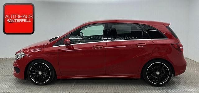 Gebraucht Mercedes B180 AMG line 122 PS (89 kW) 2017 Rot Van / Kleinbus