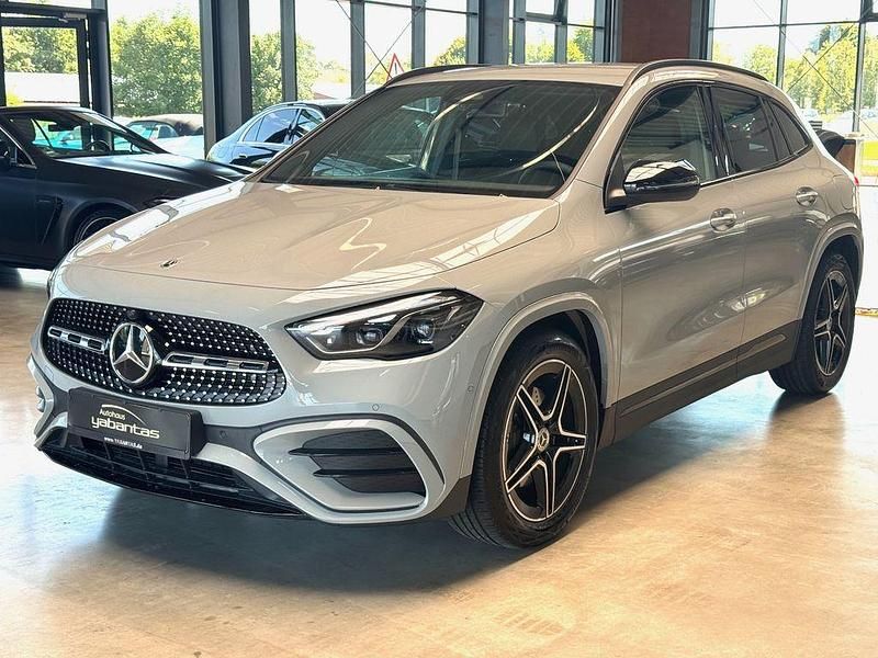 Grau Gebraucht 2025 Mercedes GLA200 AMG SUV | 42.900 € (Fairer Preis) - Bild 1/4