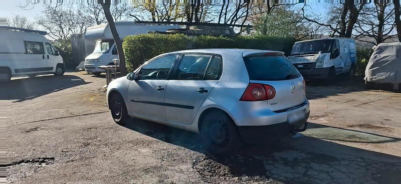 Gebraucht VW Golf V 125 PS (91 kW) 2005 Silber Kleinwagen