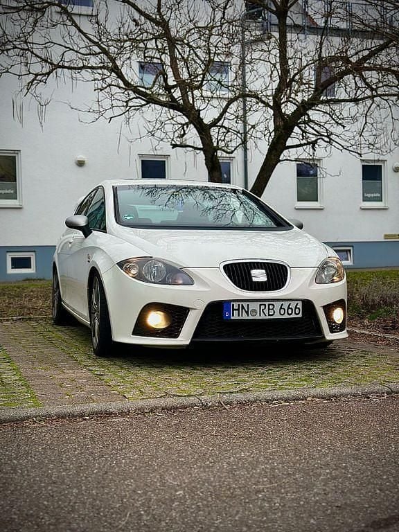 Weiß Gebraucht 2007 Seat Leon Limousine | 5.000 € - Bild 1/4