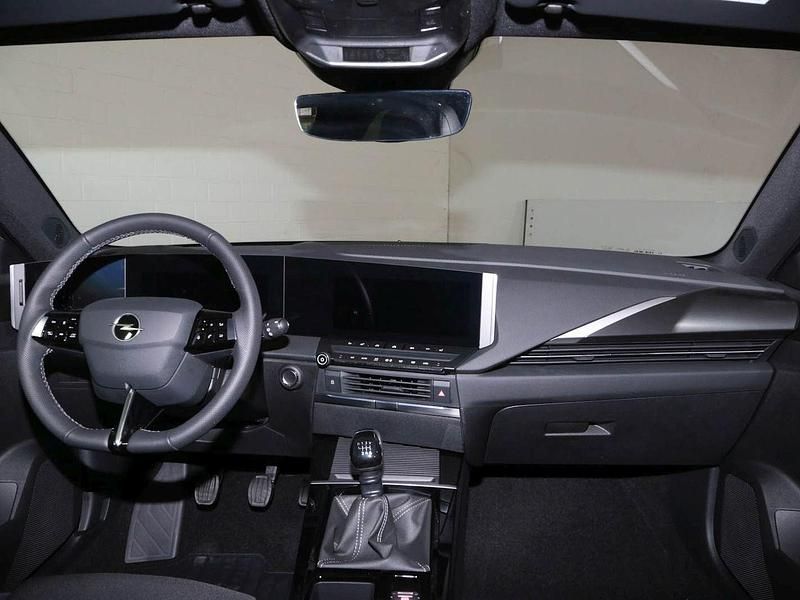 Lackierung schwarz perla nera/ Gebraucht 2024 Opel Astra GS Line Limousine | 25.990 € (Fairer Preis) - Bild 1/4