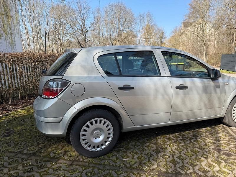 Gebraucht Opel Astra 90 PS (66 kW) 2009 Andere farben Kleinwagen