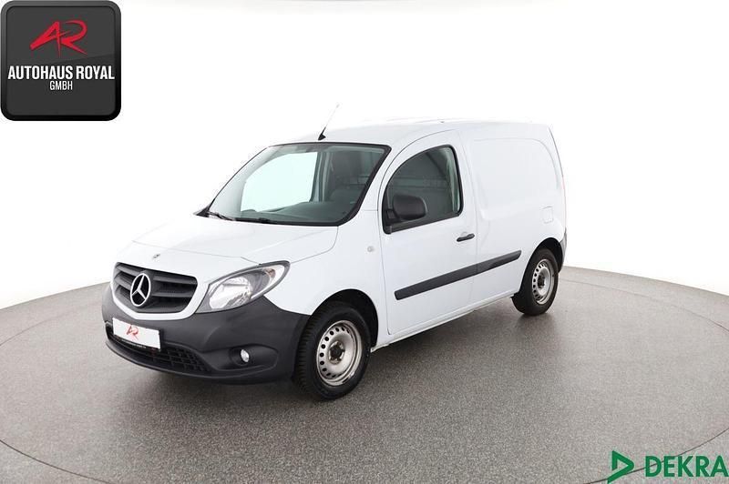 Weiss Gebraucht 2021 Mercedes Citan 108 Van | 13.880 € (Guter Preis) - Bild 1/4