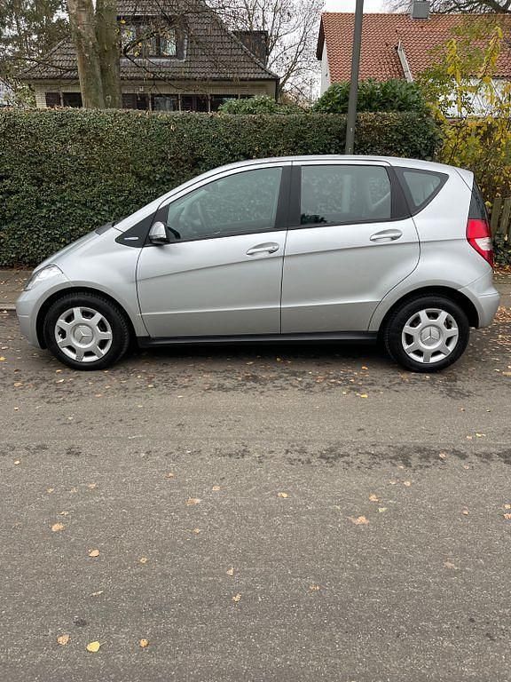 Silber Gebraucht 2010 Mercedes A160 Elegance Van / Kleinbus | 2.750 € (Guter Preis) - Bild 1/4