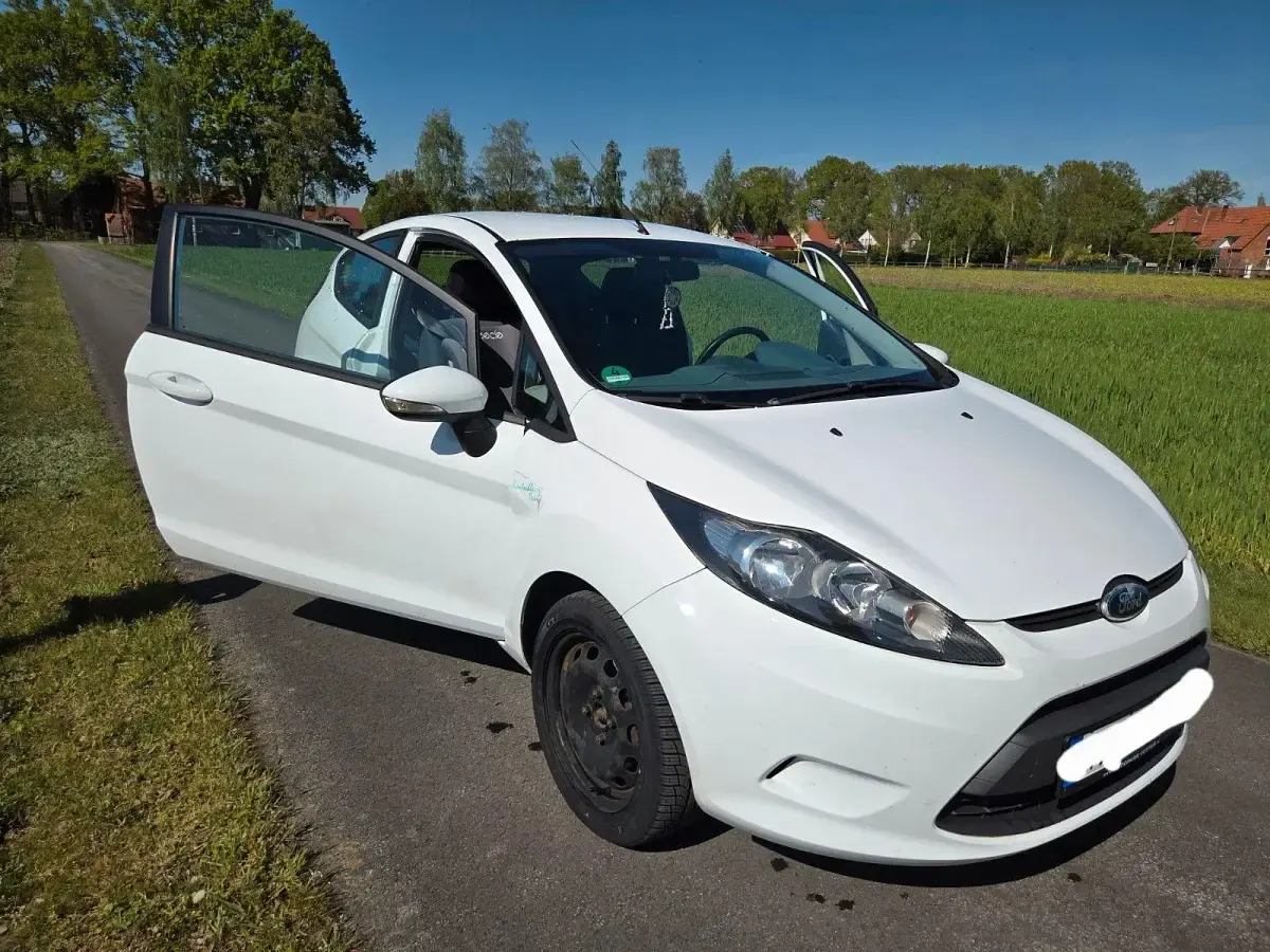Gebraucht Ford Fiesta 97 PS (71 kW) 2009 Weiß Limousine