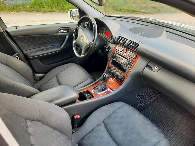 Gebraucht Mercedes C180 143 PS (105 kW) 2002 Silber Kombi