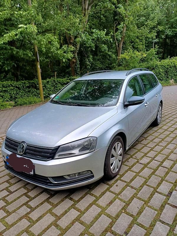 Grau Gebraucht 2013 VW Passat Limousine | 4.300 € (Guter Preis) - Bild 1/4