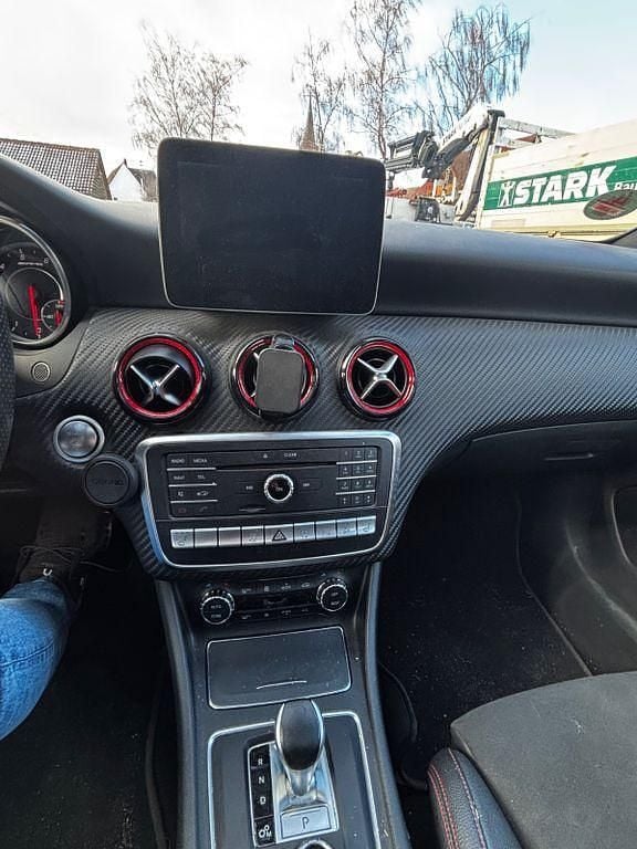 Grün Gebraucht 2017 Mercedes A45 AMG AMG Limousine | 25.900 € (Guter Preis) - Bild 1/4