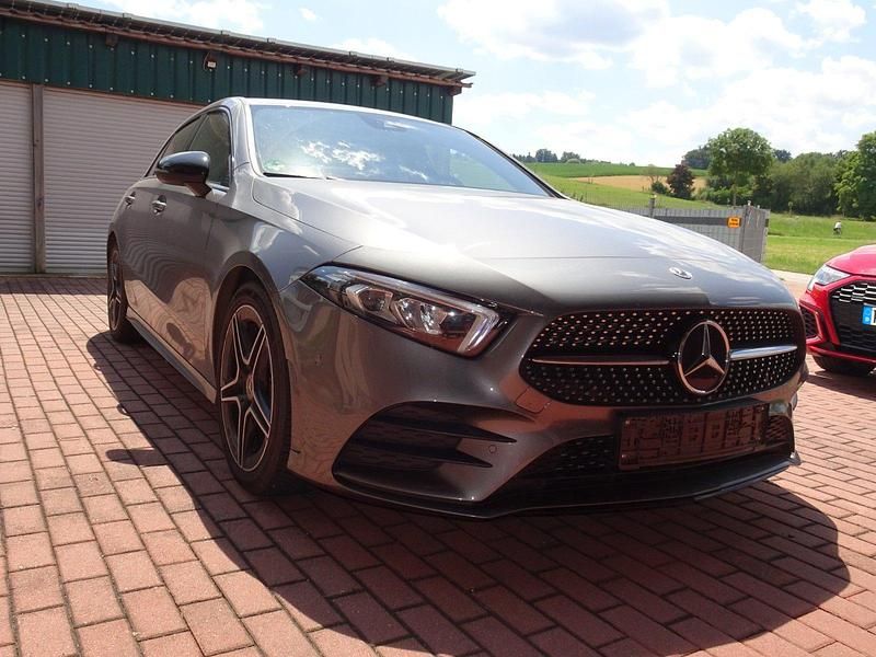 Grau Gebraucht 2022 Mercedes A200 AMG Limousine | 26.500 € (Superpreis) - Bild 1/4