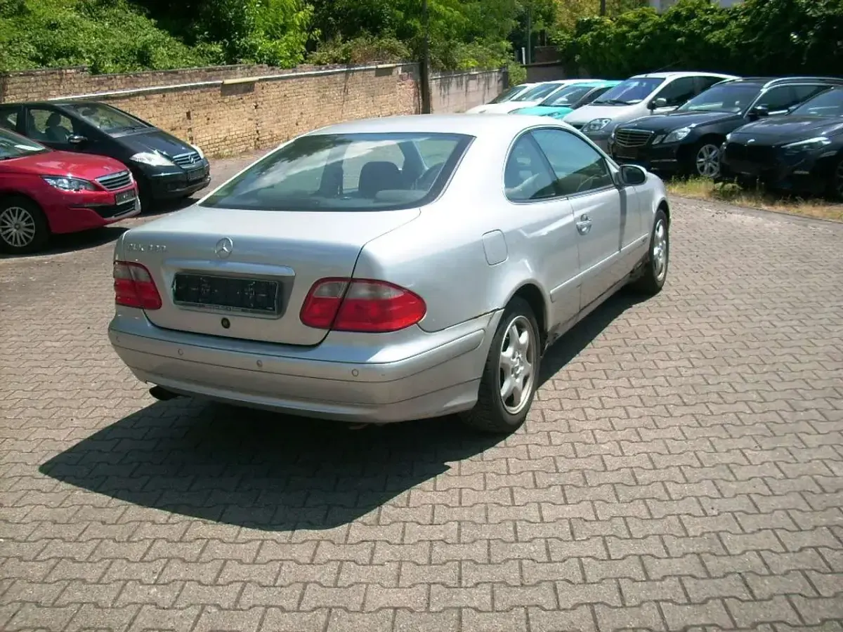 Gebraucht Mercedes CLK320 Elegance 218 PS (160 kW) 2000 Silber Coupé