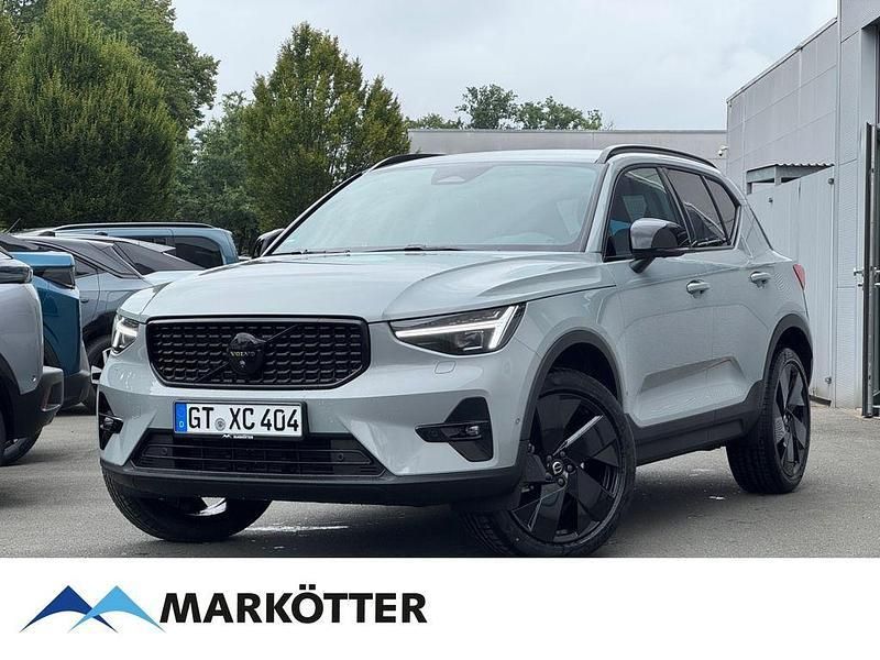 Grau Neu 2025 Volvo XC40 Plus SUV | 45.900 € (Teuer) - Bild 1/4