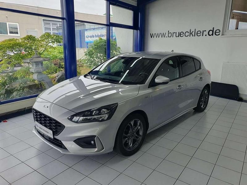Polar silber Gebraucht 2021 Ford Focus ST-Line Limousine | 17.490 € (Fairer Preis) - Bild 1/4