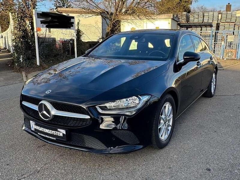 Kosmosschwarz metalliclack Gebraucht 2022 Mercedes CLA180 Limousine | 16.490 € (Superpreis) - Bild 1/4