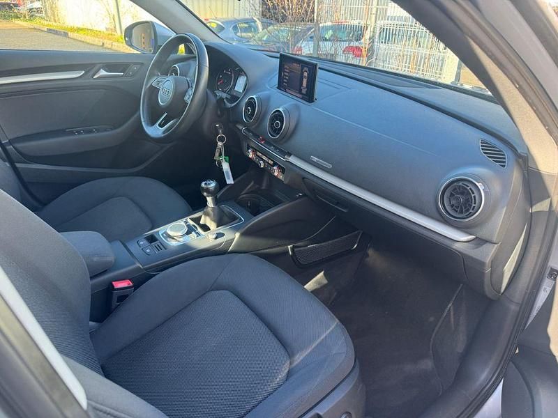 Gebraucht Audi A3 Comfort 116 PS (85 kW) 2018 Florettsilber Limousine