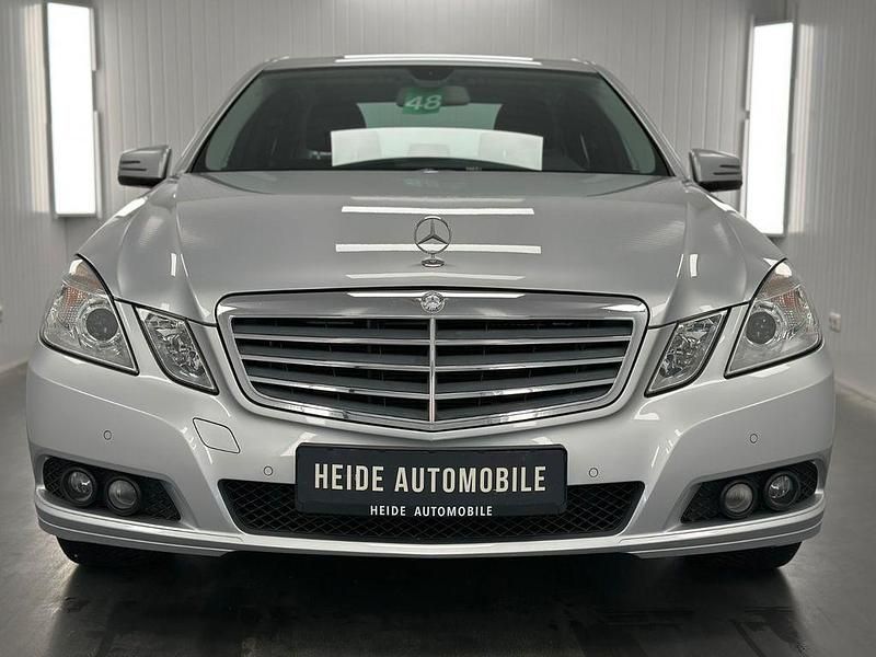 Second-hand Mercedes E200 184 CP (135 kW) 2010 Argintiu Berlinǎ