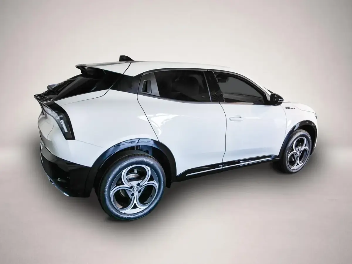 Neu Alfa Romeo Junior Edizione Speciale 145 PS (106 kW) 2026 Manufacturer SUV