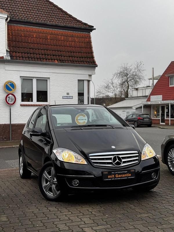 Schwarz Gebraucht 2011 Mercedes A160 Limousine | 8.990 € (Teuer) - Bild 1/4