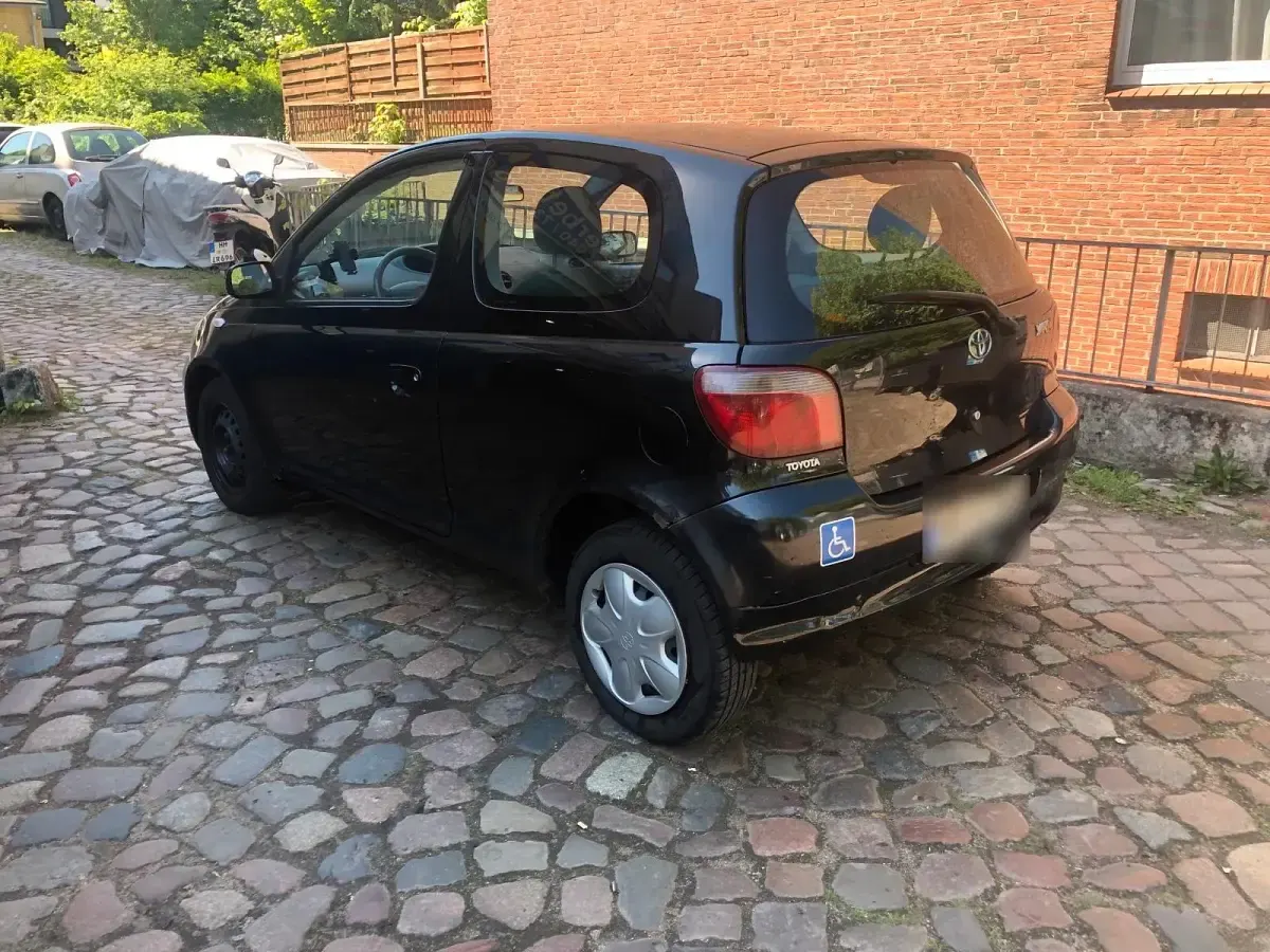 Gebraucht Toyota Yaris 87 PS (63 kW) 2000 Schwarz Kleinwagen