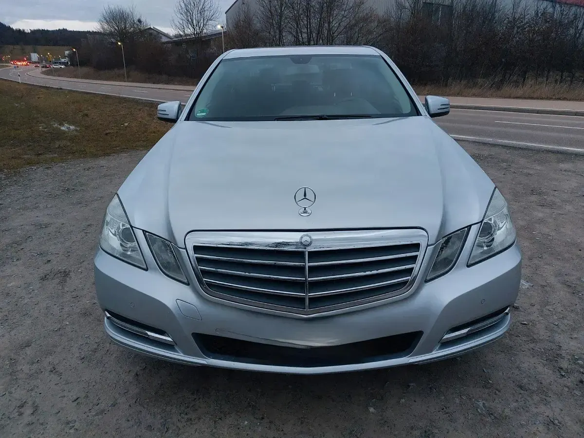 Gebraucht Mercedes E220 170 PS (125 kW) 2011 Grau Limousine
