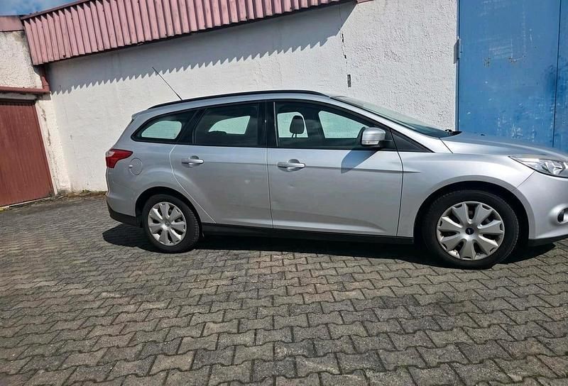 Gebraucht Ford Focus 105 PS (77 kW) 2011 Silber Kombi