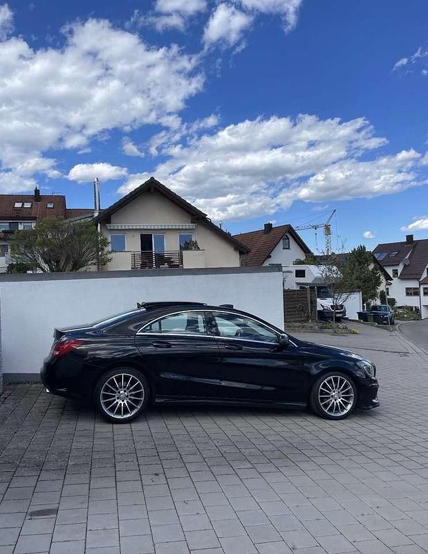 Schwarz Gebraucht 2013 Mercedes CLA180 AMG line Limousine | 13.999 € (Teuer) - Bild 1/4