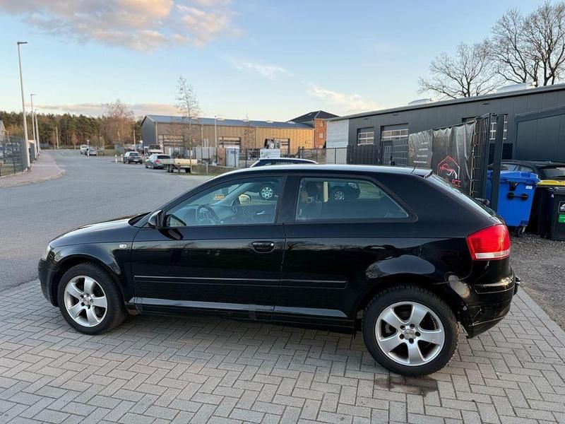 Gebraucht Audi A3 Attraction 102 PS (75 kW) 2004 Schwarz Kleinwagen
