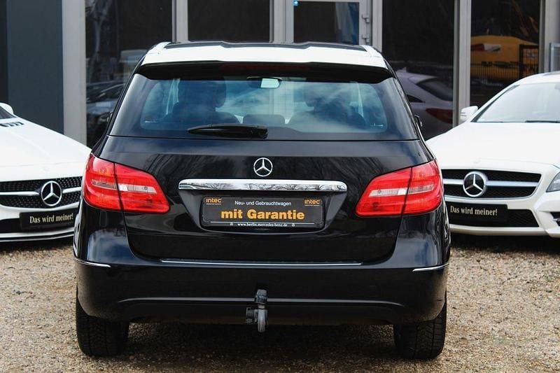 Gebraucht Mercedes B180 122 PS (89 kW) 2013 Schwarz Van / Kleinbus