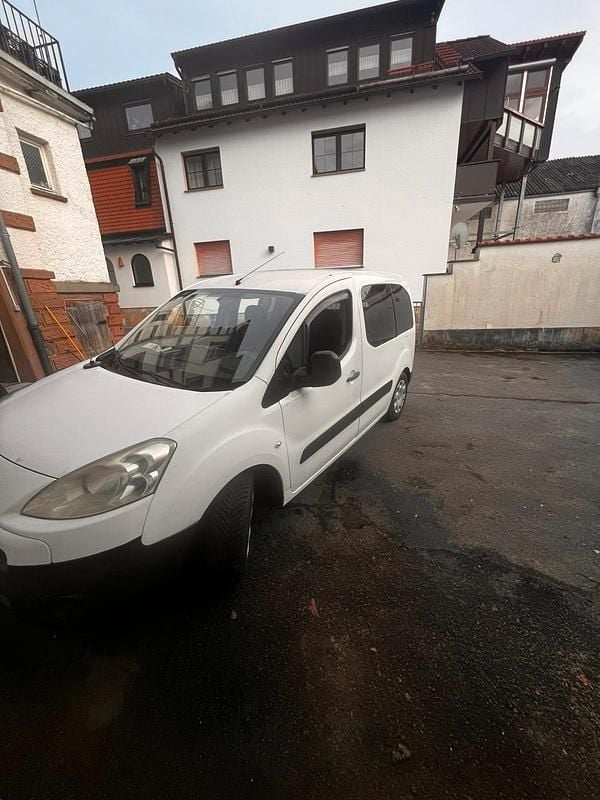 Gebraucht Peugeot Partner Tepee 79 PS (58 kW) 2010 Weiß Van / Kleinbus