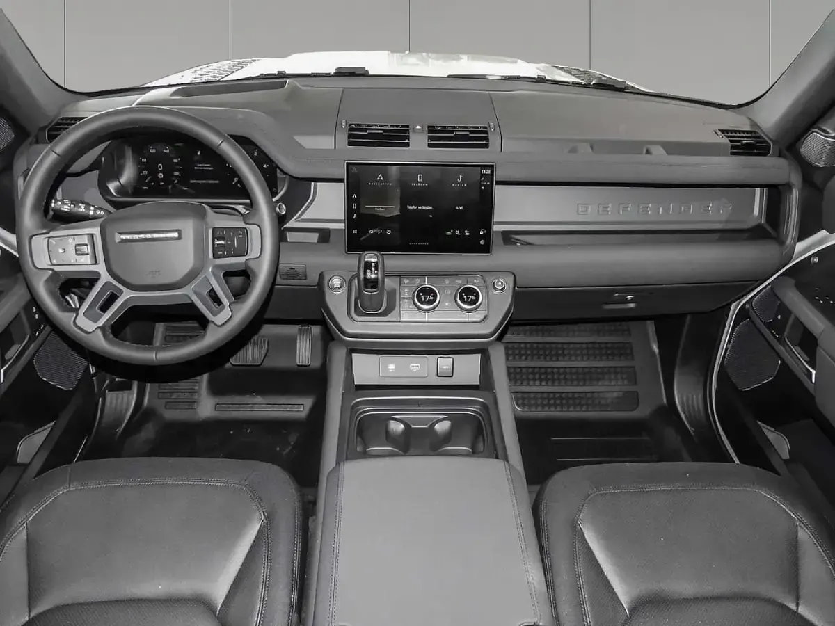 Gebraucht Land Rover Defender SE Dynamic 202 PS (148 kW) 2023 Yulong white SUV