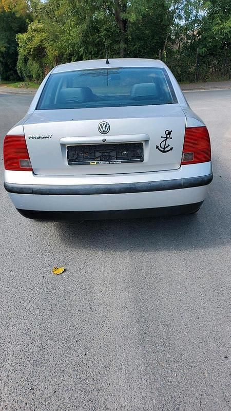 Grau Gebraucht 1997 VW Passat Limousine | 380 € (Guter Preis) - Bild 1/4