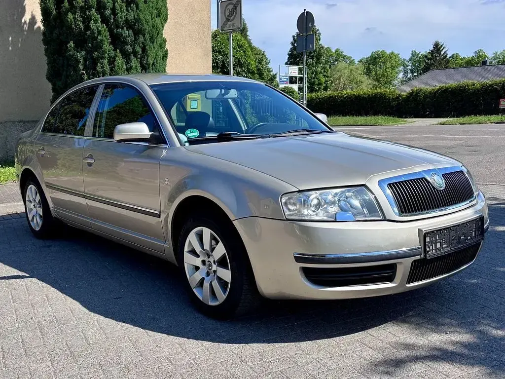 Używany Skoda Superb Elegance 193 KM (141 kW) 2005 Złoty Sedan/Limuzyna