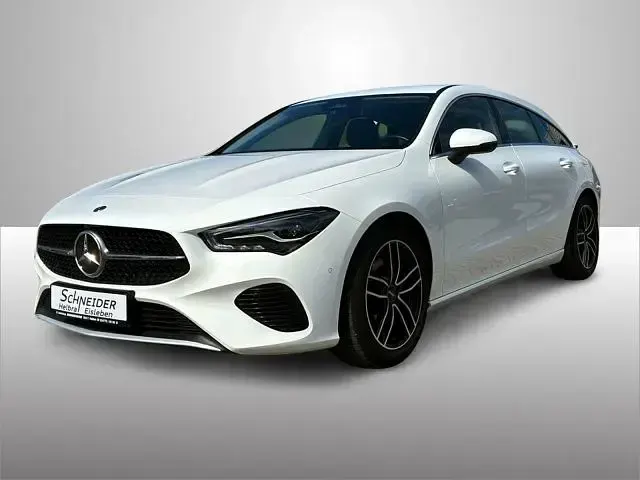 Gebraucht Mercedes CLA200 Shooting Brake 150 PS (110 kW) 2023 Weiß Kombi