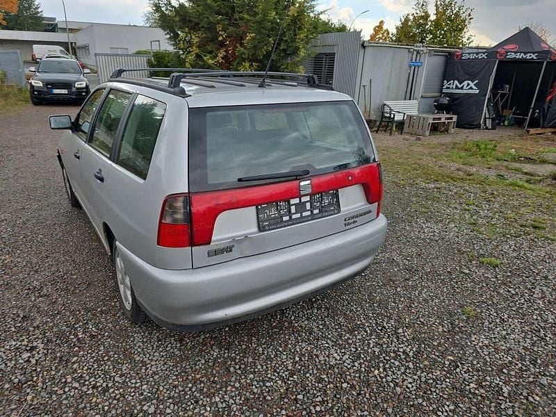 Silber Gebraucht 1999 Seat Cordoba SE Kombi | 950 € - Bild 1/3