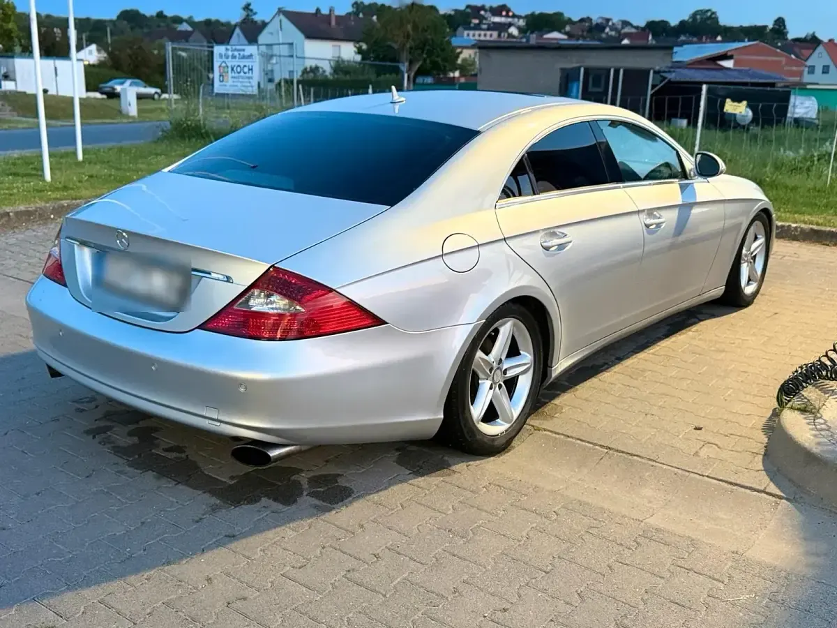 Gebraucht Mercedes CLS320 224 PS (164 kW) 2007 Silber Coupé