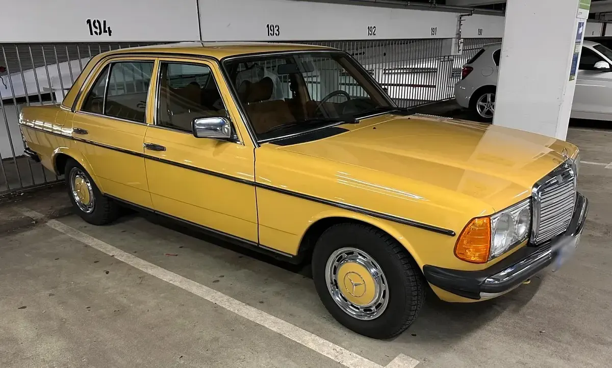 Gebraucht Mercedes 230 109 PS (80 kW) 1977 Gold Limousine