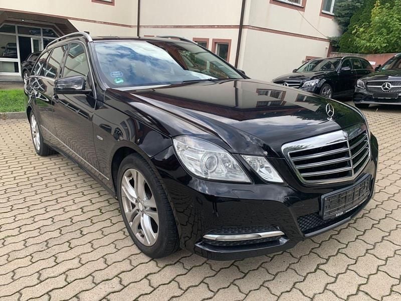 Gebraucht Mercedes E200 136 PS (100 kW) 2012 Schwarz Kombi